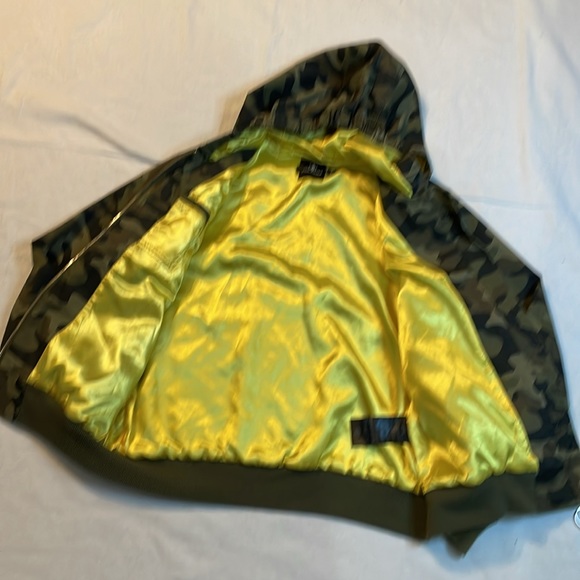 Volcom Women’s Camo Light Jacket Size Small /10 - Picture 3 of 4